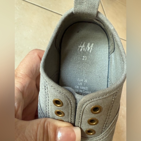 BIG BUNDLE OF BABY BOY CLOTHES & 3 SNEAKERS 9,12,18,24 MONTHS (28 total pieces) - Picture 15 of 16